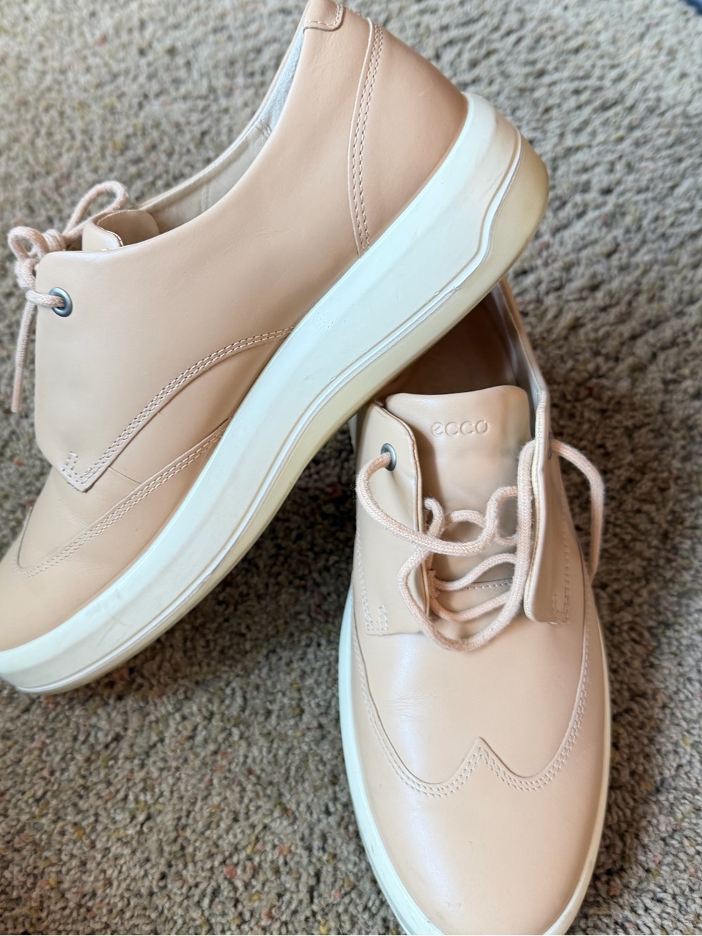 Ecco Women's Soft 9 Volluto Calf Leather Wingtip Sneaker 11/42 size